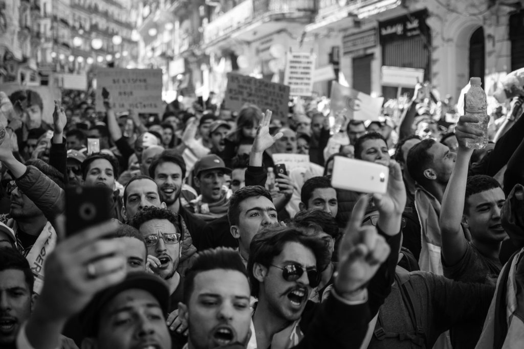 İstanbul’da Şiddetli Yağış Hayatı Olumsuz Etkiledi
